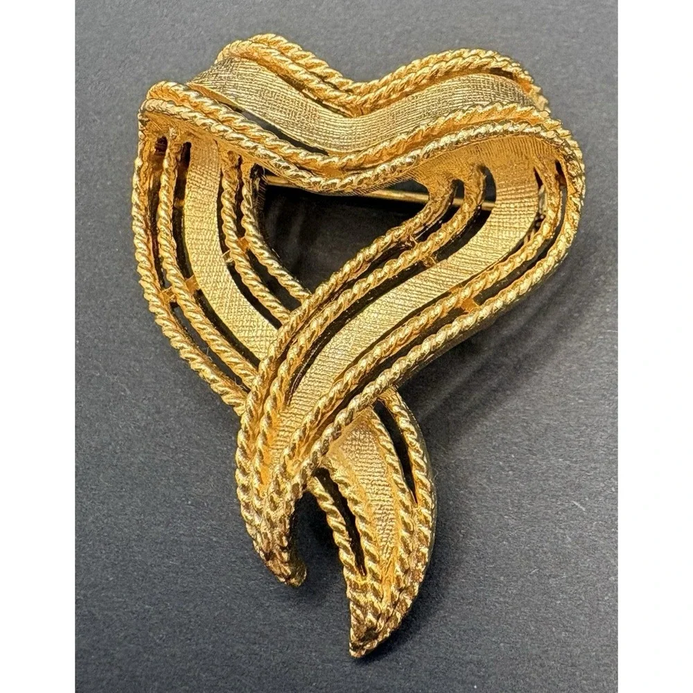 Vintage Lisner Heart Ribbon Bow Filigree Gold Tone Brooch Love Valentines‎ 1.75